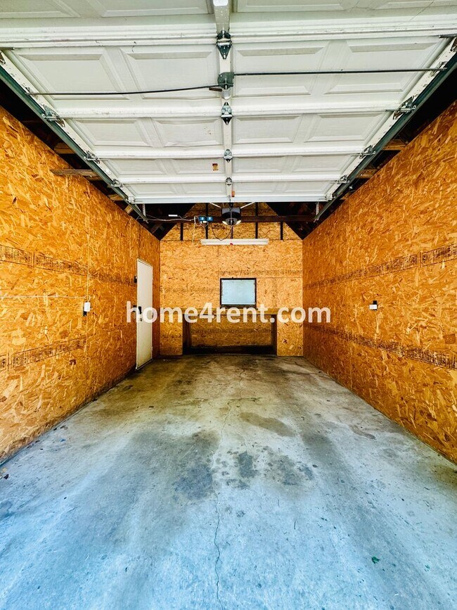 Building Photo - Beautiful, KCMO Home with Historic Charm, Updated Kitchen, Wood Floors and a Fenced Yard!