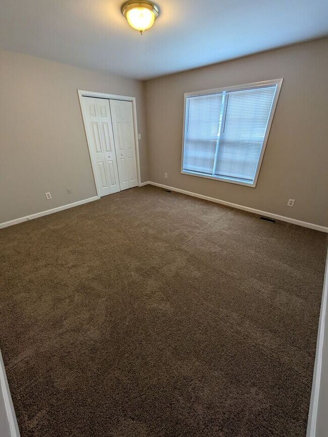 Building Photo - 2BD/1.5BA Townhome in Strawberry Patch Complex
