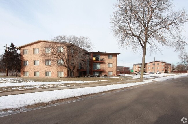Building Photo - Pleasant Properties