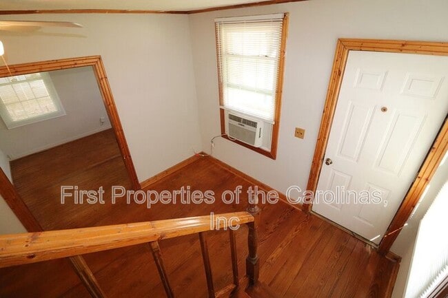 Building Photo - 203 N New Hope Rd