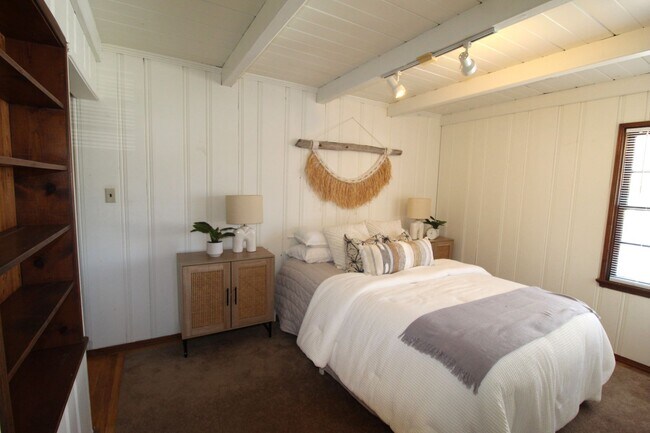 Building Photo - Charming Midtown Ventura Home- 3 Bedroom + 1.75 Bath