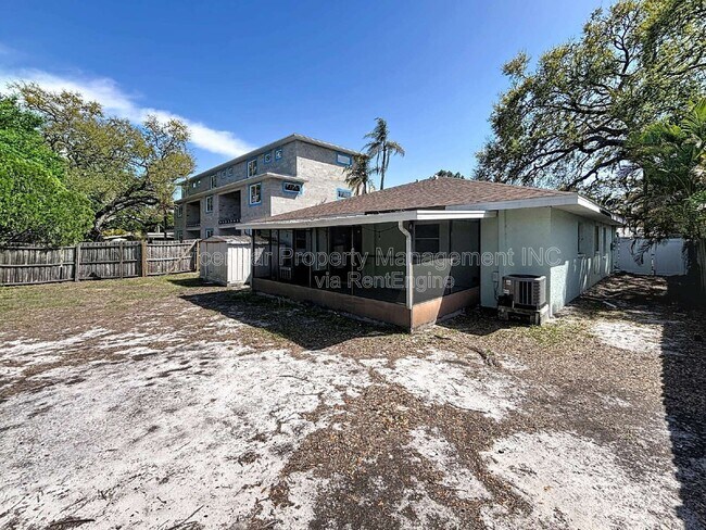 Building Photo - 10597 101st Ave