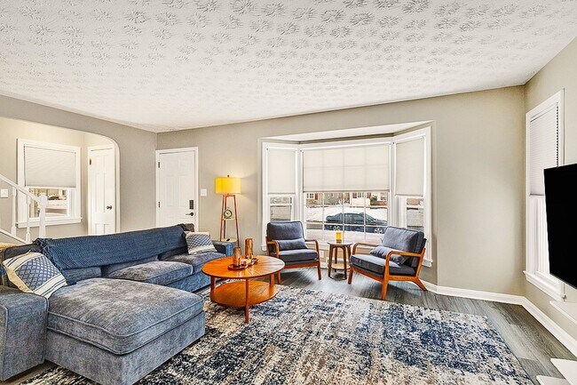 Building Photo - 3 BED 1 BATH SINGLE FAMILY HOME IN BEAUTIFUL SOUTH EUCLID