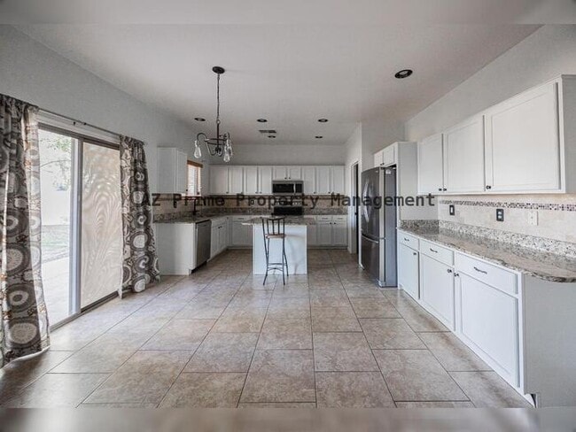 Building Photo - 16966 W Saguaro Ln