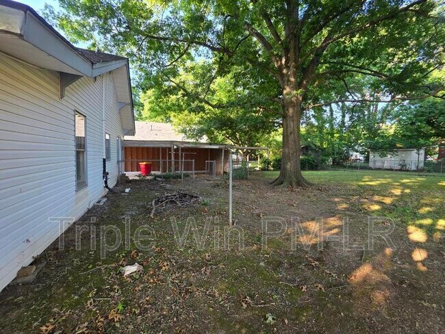 Building Photo - 609 N Morrill St