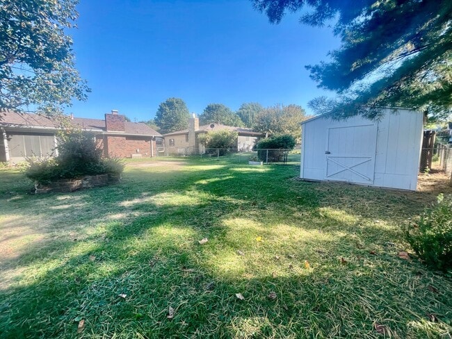 Building Photo - 3269 N Weller Ave