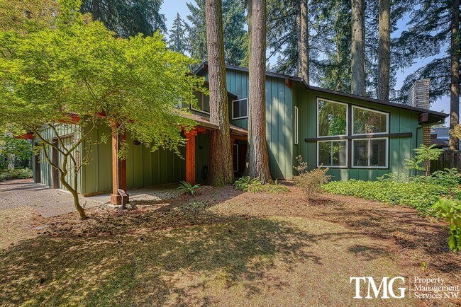 Building Photo - 3841 SE Madsen Ct