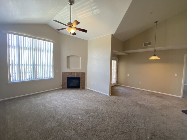 Building Photo - $500 OFF YOUR FIRST MONTHS RENT! Don't Miss This 3BR/ 2BA Condo with 1 car garage @ Creek Side In...