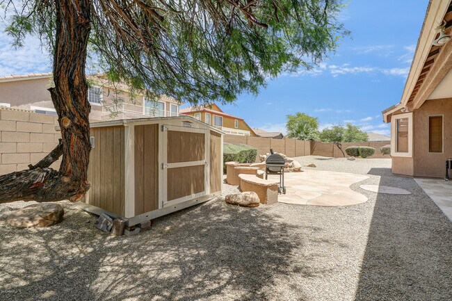Building Photo - 8606 W Helen Ln