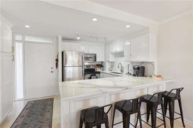 Building Photo - 3915 St Charles Ave