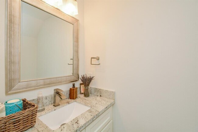 Building Photo - 2600 Nantucket Dr