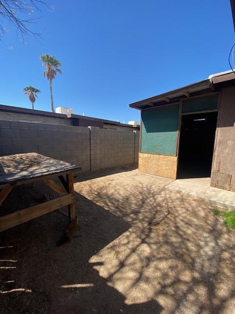 Building Photo - FOR RENT