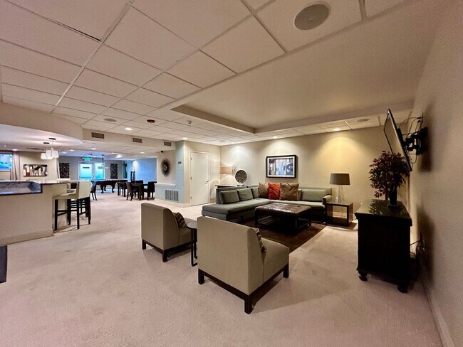 Building Photo - Beautiful 1-Bedroom Condo at Mountain Shadow Condominiums