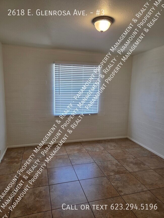 Building Photo - 2618 E Glenrosa Ave