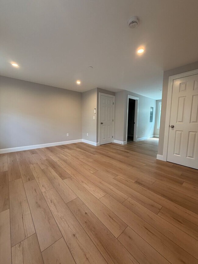 Building Photo - Brand New spacious Studio available in a great location.