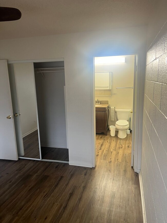 Building Photo - Affordable 1 Bedroom Condo In Central Las ...