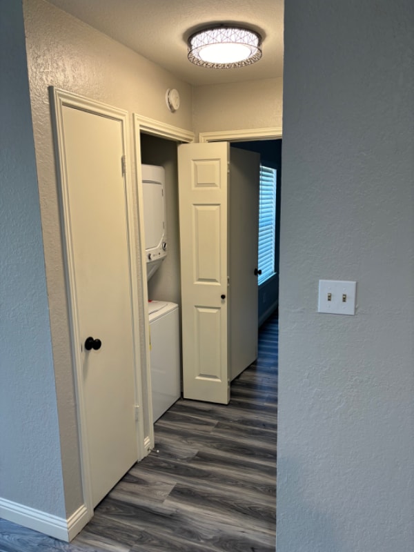 Building Photo - 1730 Crestpoint Dr