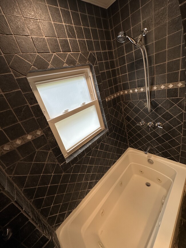 Building Photo - 958 Winburn Dr