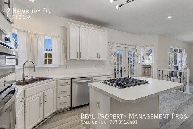 Building Photo - 2 Newbury Dr