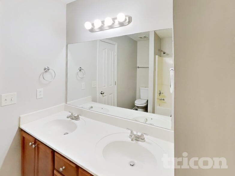 Building Photo - 1535 Ballater Dr