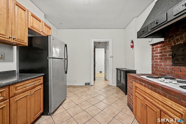 Building Photo - 135 Sherwood Ave