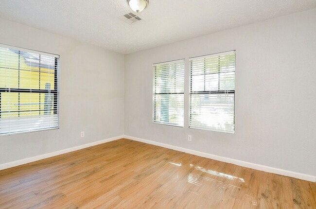 Building Photo - 5405 Southlea St