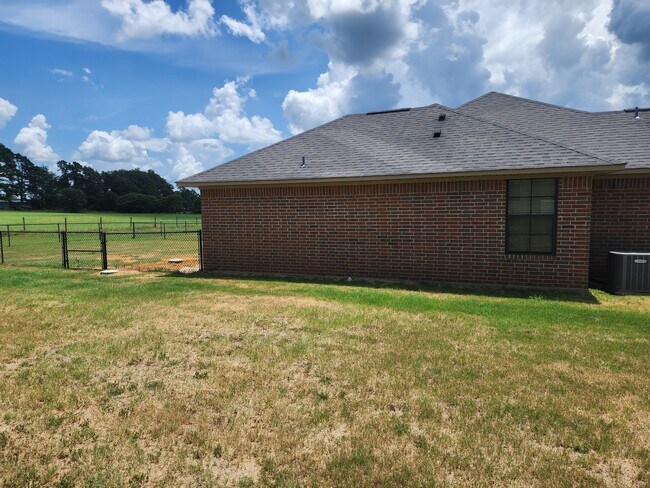 Building Photo - 13372 Country Meadow Ln