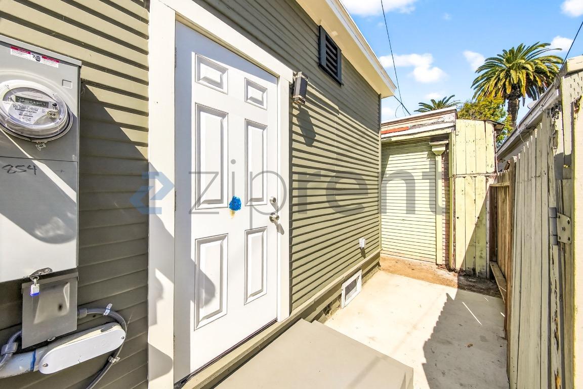 Building Photo - 854 Orange Ave