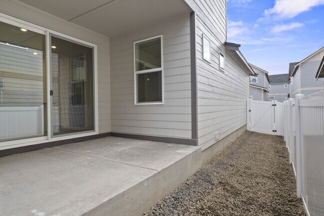 Building Photo - 2025 Built 3 Bedroom 2.5 Bath Liberty Lake home like new
