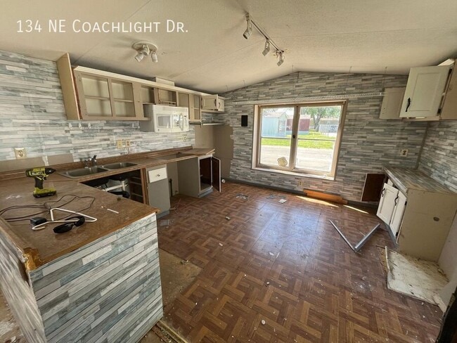 Building Photo - 134 Coachlight Dr