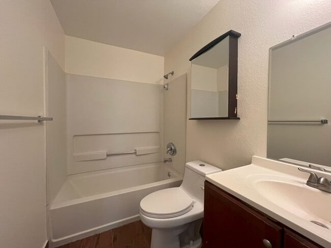 Building Photo - Three Bedroom Two and half Bathroom Tri...