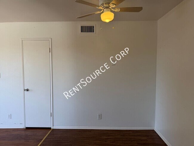 Building Photo - 38616 Larkin Ave