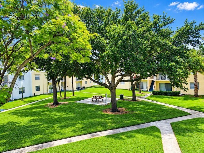 Building Photo - 431 Executive Center Dr