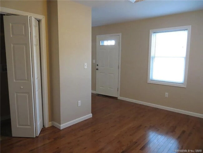 Building Photo - 4 Grove St