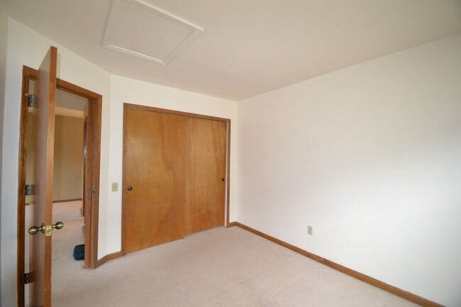 Building Photo - 830 Dancing Horse Dr