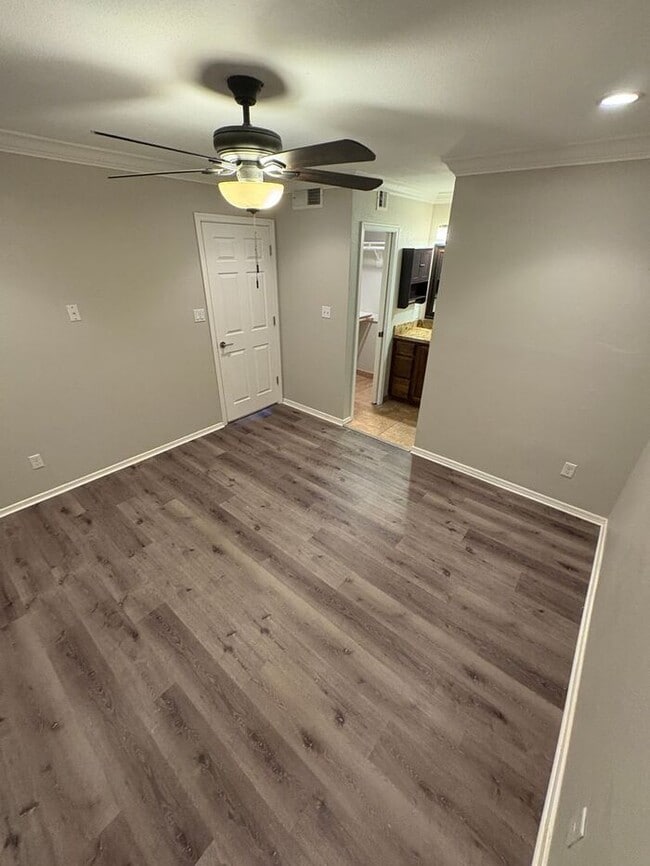 Building Photo - READY TO VIEW NOW!-HALF OFF FIRST MONTH RE...