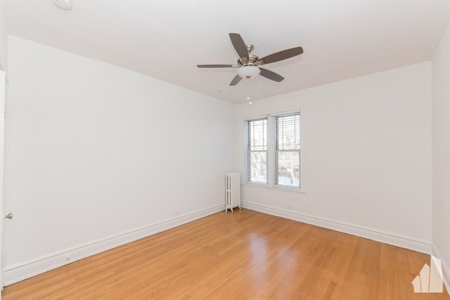 Building Photo - 7000 N Sheridan Rd