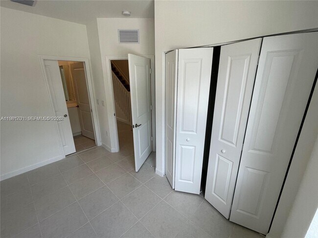 Building Photo - 969 NE 211th St