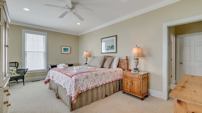 Building Photo - 630 Parker Dr