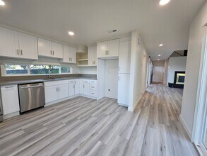 Building Photo - Gorgeous PRIVATE GATED COMMUNITY 3 Bed/2.5 Bath Townhome in Terrace Hills - San Jose