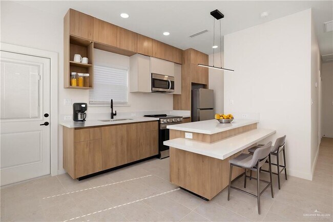 Building Photo - 19 S 25th St