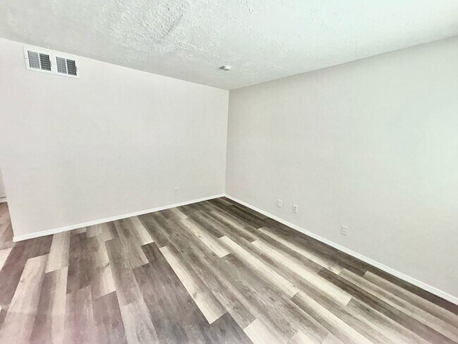 Building Photo - $100 OFF First Month’s Rent!LIMITED-TIME O...