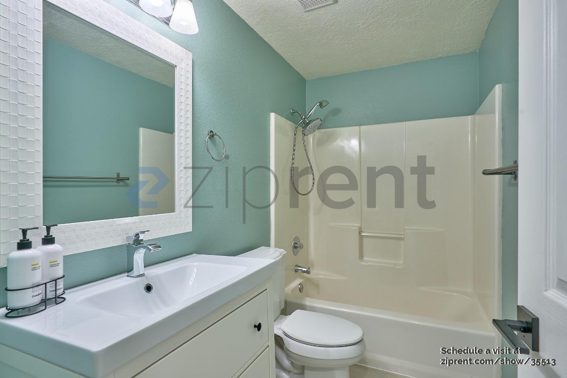 Building Photo - 17465 NW Carl Ct