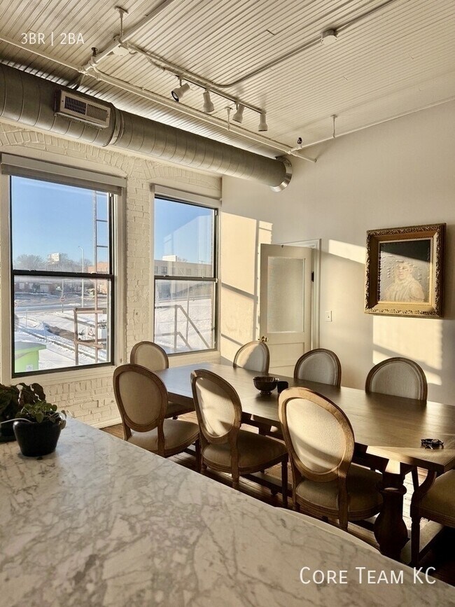 Building Photo - 1800 Central St