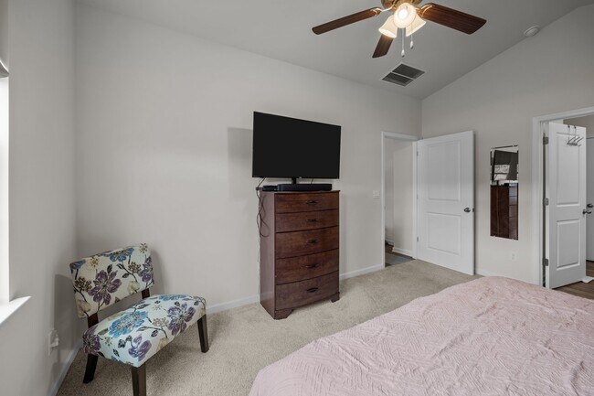 Building Photo - 400 Louisia Mae Way
