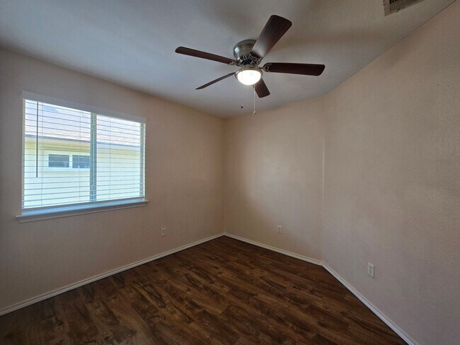 Building Photo - AVAILABLE NOW!