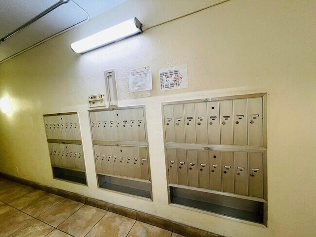 Building Photo - 257 S Cypress Rd