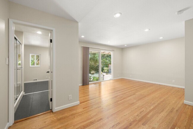 Building Photo - 810 Monte Rosa Dr