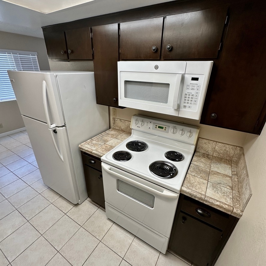 Building Photo - 1301 Hemlock Ave