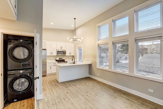 Building Photo - 4329 N Ashland Ave